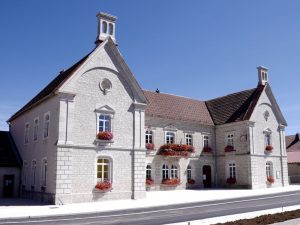 La mairie-école-bibliothèque